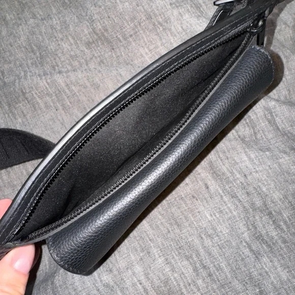 Louis Vuitton Black Cross Body Bag for Men Areo Sling